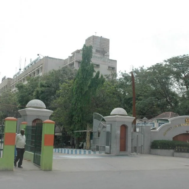வேலூர் கலெக்டர் அலுவலகம்