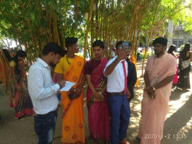 புனே மாணவர்கள்