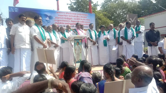 ஹைட்ரோகார்பனுக்கு எதிராக தி.மு.க-வினர் போராட்டம்
