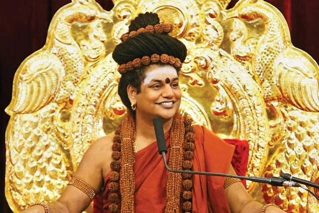 `சிங்கம்–2' டேனி பாணியில் சர்வதேசக் கடல் பகுதியில் சுற்றித் திரியும் நித்தி!