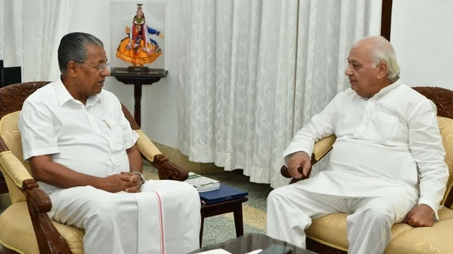பினராயி விஜயன் மற்றும் ஆரிப் முகமது கான்