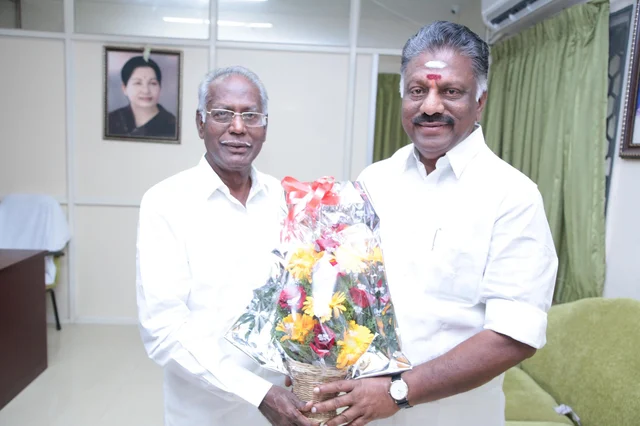 ஓ.பி.எஸ் உடன் செஞ்சி ராமச்சந்திரன்
