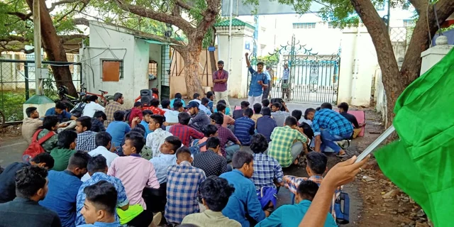 சென்னை புதுக்கல்லூரி மாணவர்கள் போராட்டம்