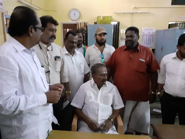 காவல்நிலையத்தில் நெல்லை கண்ணன்