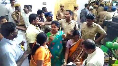 வாக்கு எண்ணும் மையத்தில் வாக்குவாதம்