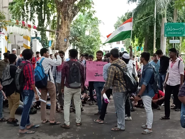 சென்னை புதுக்கல்லூரி மாணவர்கள் போராட்டம்