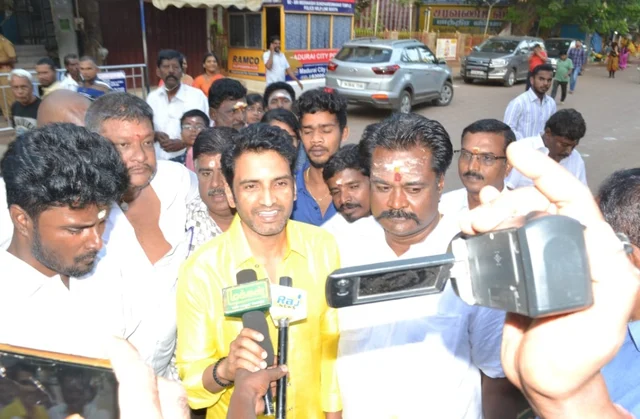 சந்தானம்