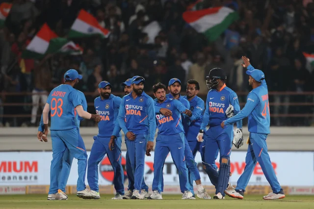 `கோலி ஆட்டமிழந்தும் மாறாத கேம் ப்ளான்; மூவர் கூட்டணியின் யார்க்கர்கள்!’- ஆஸியை வீழ்த்திய இந்தியா