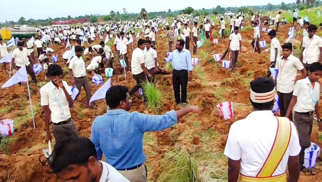 மாணவர்கள்