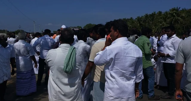 தி.மு.கவினர் மறியல்