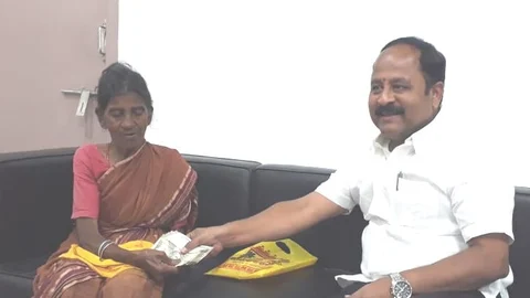 பண உதவிசெய்த எம்.எல்.ஏ நந்தகுமார்