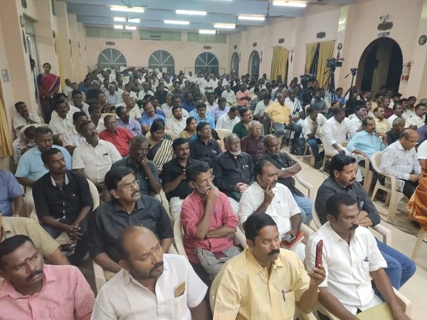 கூட்டம் நடந்த அரங்கம்