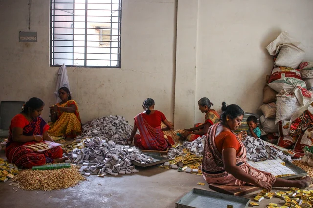 தீக்குச்சி அடுக்குதல்