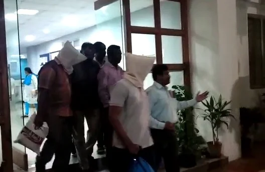 ``ஆடு மேய்க்கும் தொழிலாளிக்கு ரேங்க்; கோச்சிங் சென்டரில் கீ ஷீட்!"- டி.என்.பி.எஸ்.சி அதிர்ச்சி