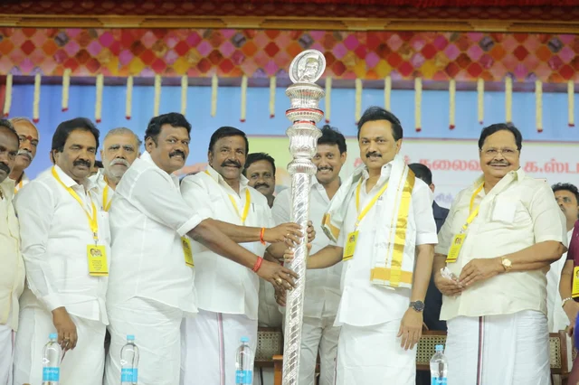 திருச்சி மாநாட்டில் நேருவுடன் அன்பில் மகேஷ்