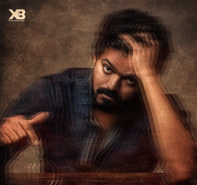 மாஸ்டர் ஃபர்ஸ்ட் லுக்கில் விஜய்