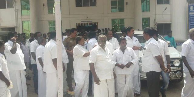 ஊராட்சி அலுவலகத்தில்