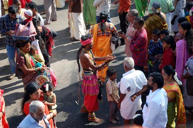 யாசகம் கேட்கும் மனிதர்கள்