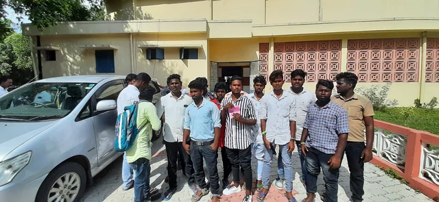மாவட்ட ஆட்சியரிடம் புகார் அளித்த கூவத்தூர் இளைஞர்கள்