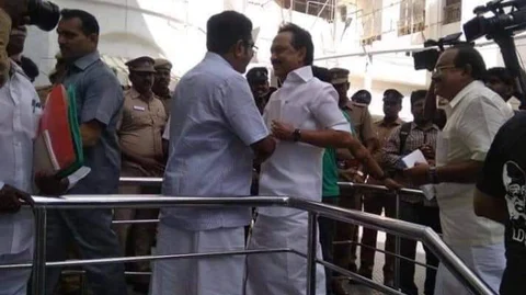 ஸ்டாலின் - தினகரன்
