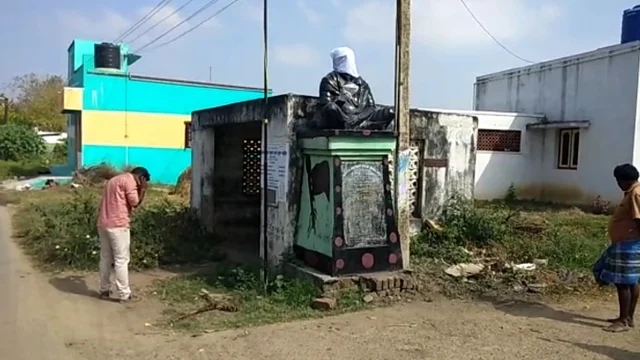 பெரியார் சிலை சேதம்