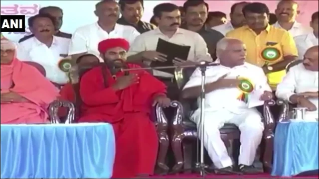 மேடையில் எடியூரப்பா