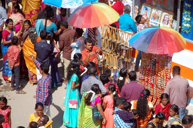 பெண்களைக் கவரும் கவரிங்