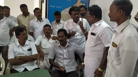 தி.மு.க-வினர் வாக்கு வாதம்