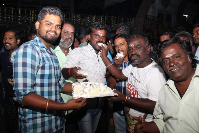 மதுரையில் ரசிகர்கள் கொண்டாட்டம்