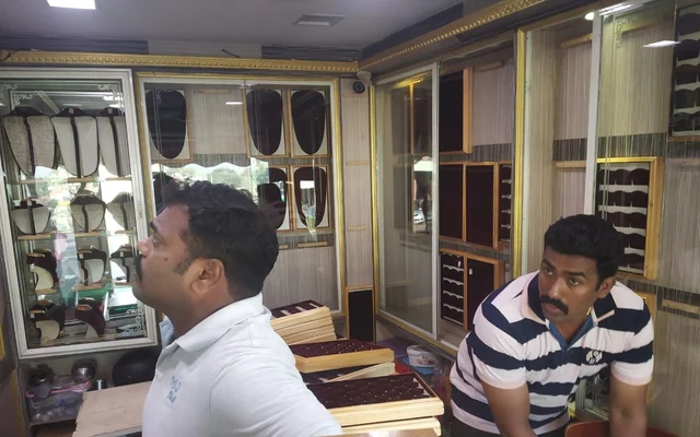 கொள்ளை நடந்த கடை