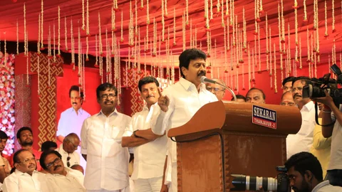 திருமண விழாவில் திவாகரன்