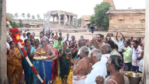 தமிழ்முறை... வேதமுறை... தஞ்சைக் கோயில் குடமுழுக்கு குறித்து ஆன்மிக அன்பர்கள் விளக்கம்!