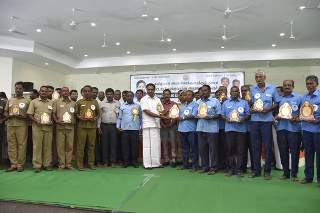 ஓட்டுநர், நடத்துநர்களுக்கு விருது
