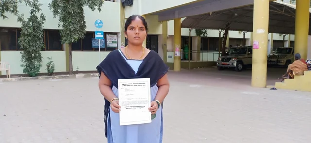 புகார் மனுவுடன் தமிழரசி