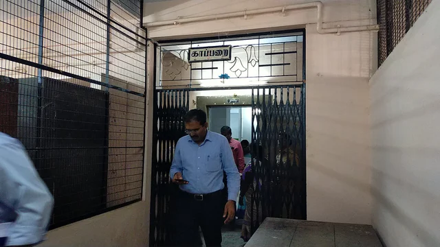 ராமநாதபுரம் கருவூலத்தில் நந்தகுமார்