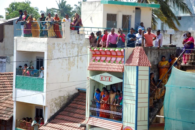 மொட்டை மாடி தரிசனம்.