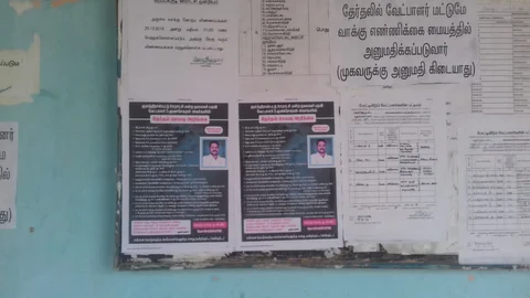 போஸ்டர் அடித்து ஒட்டிய சமூக ஆர்வலர்