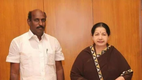 முன்னாள் முதல்வர் ஜெயலலிதாவுடன் ஜான் தங்கம்