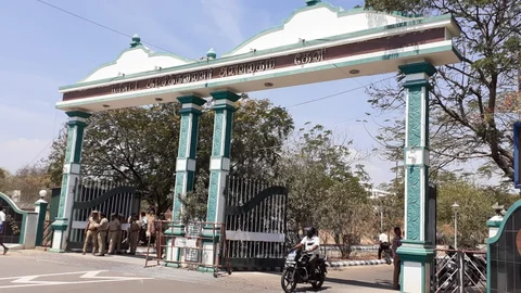 தேனி ஆட்சியர் அலுவலகம்