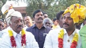 ரவீந்திரநாத் குமாருடன் பன்னீர்
