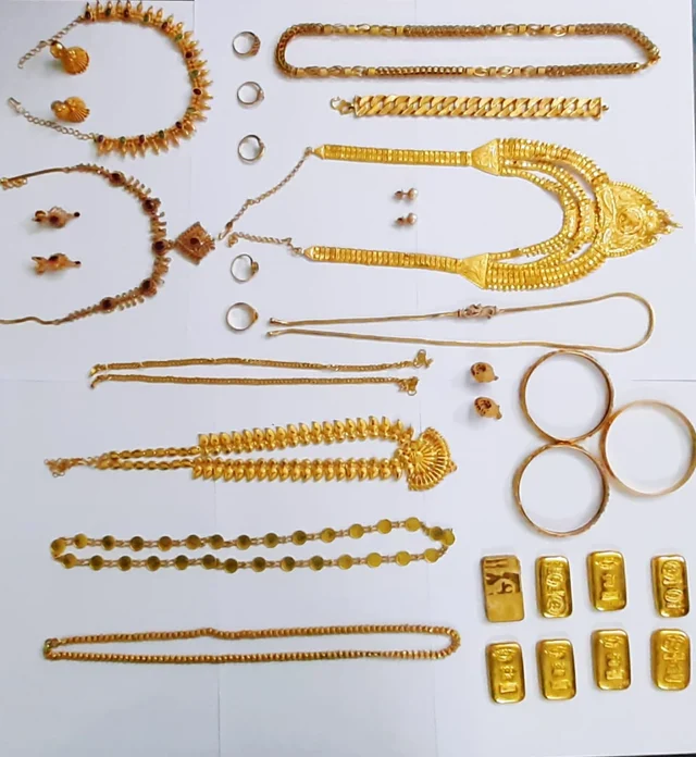 மீட்கப்பட்ட தங்க நகைகள்