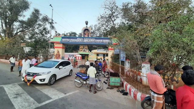 யோகி பாபு கார்