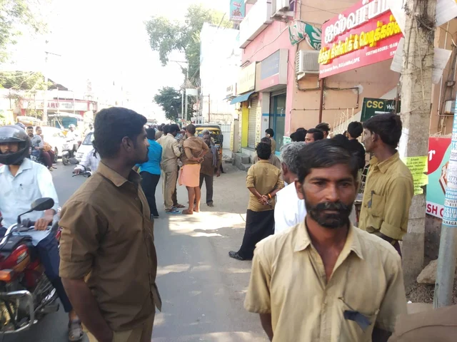ஆட்டோ டிரைவர்கள் போராட்டம்