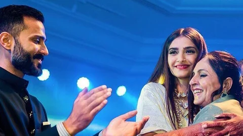 Sonam kapoor and her family