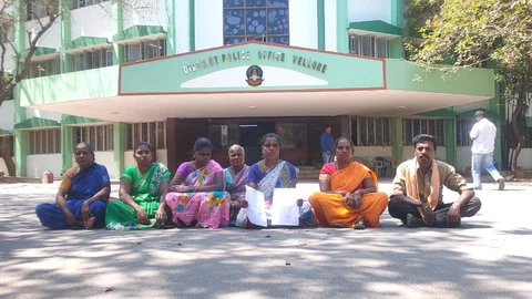 தர்ணாவில் ஈடுபட்ட கவிதா