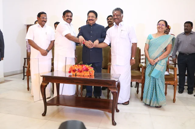 அணிகள் இணைப்பு