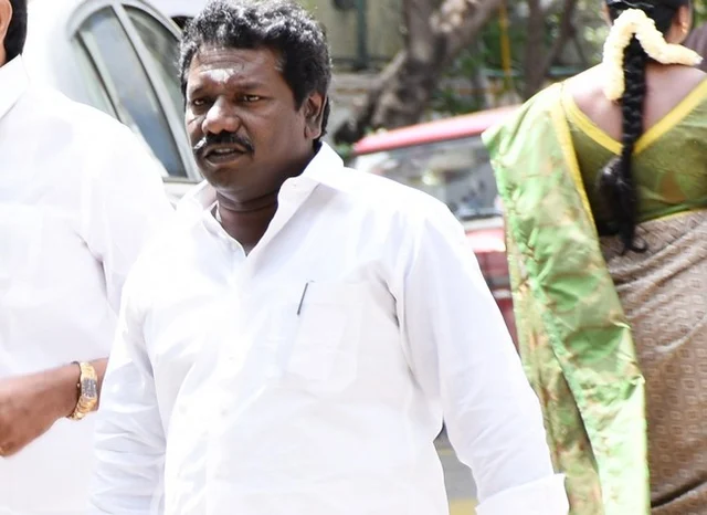 நடிகர் கருணாஸ்