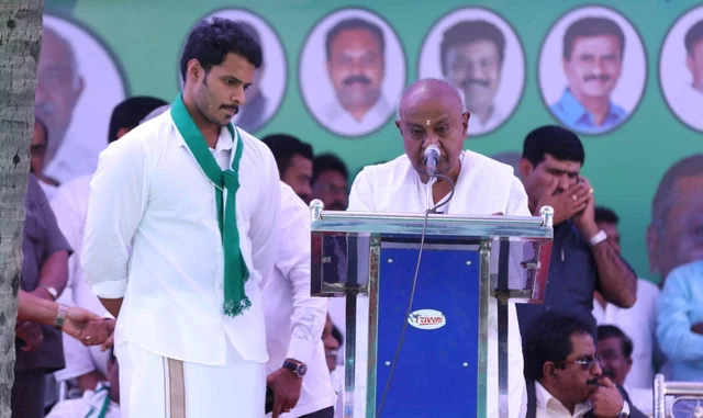 தேவேகவுடாவுடன் நிகில்