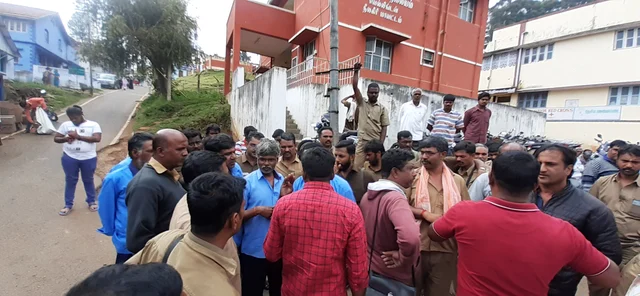 போராட்டத்தில் ஈடுபட்ட அரசுப் போக்குவரத்து ஊழியர்கள்
