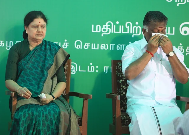 சசிகலா, பன்னீர்